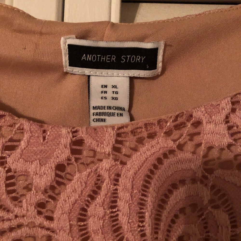 Lace top - Picture 2 of 4